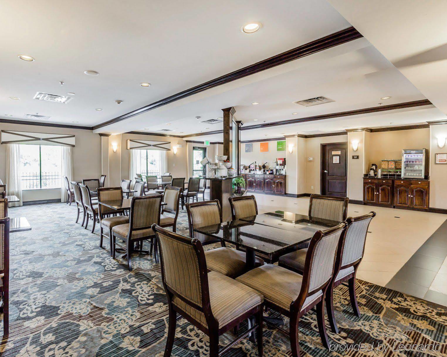 Comfort Suites Clinton Near Presbyterian College Exterior foto