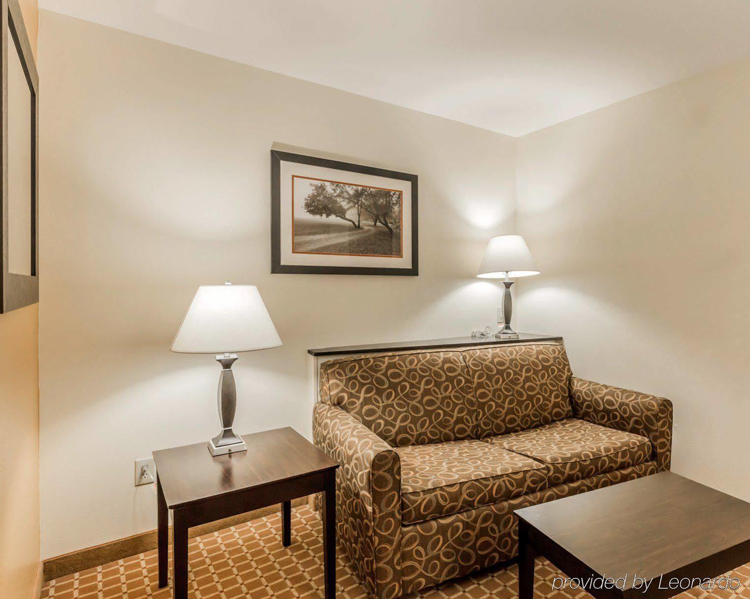 Comfort Suites Clinton Near Presbyterian College Exterior foto