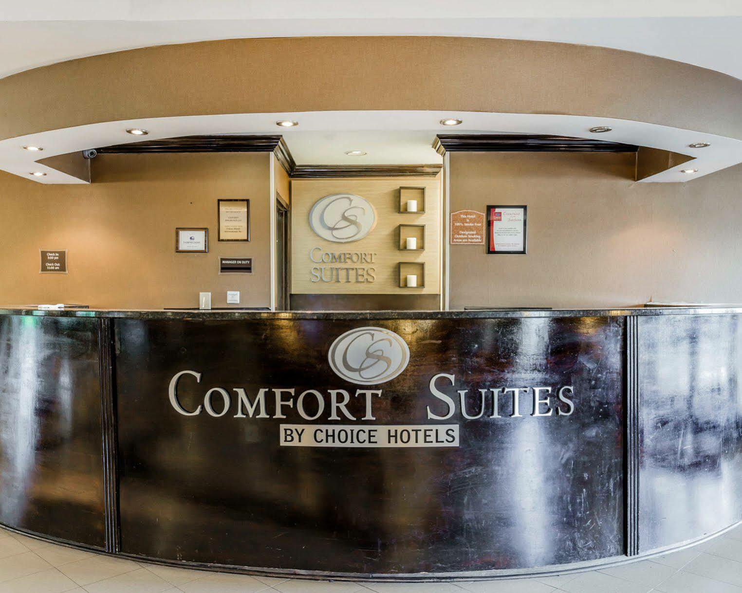 Comfort Suites Clinton Near Presbyterian College Exterior foto